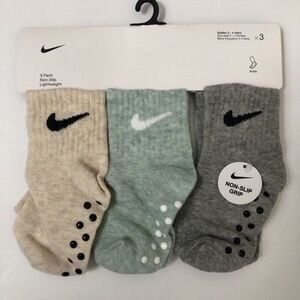 Nike toddler gripper socks size 2-4 years 3-pack